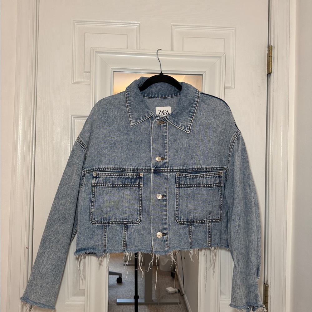 Zara Cropped Denim Jacket Light Wash Raw Hem Frayed